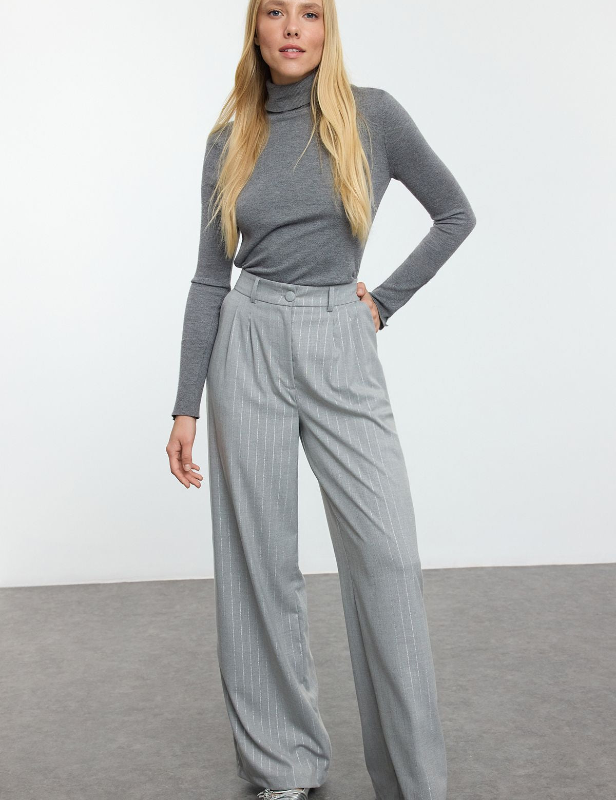 Upgrade your wardrobe with our Women’s Grey Pinstripe Wide-Leg Trousers. Featuring a high-waisted design and classic pinstripe pattern, these tailored pants offer both comfort and sophistication, perfect for office and casual wear.