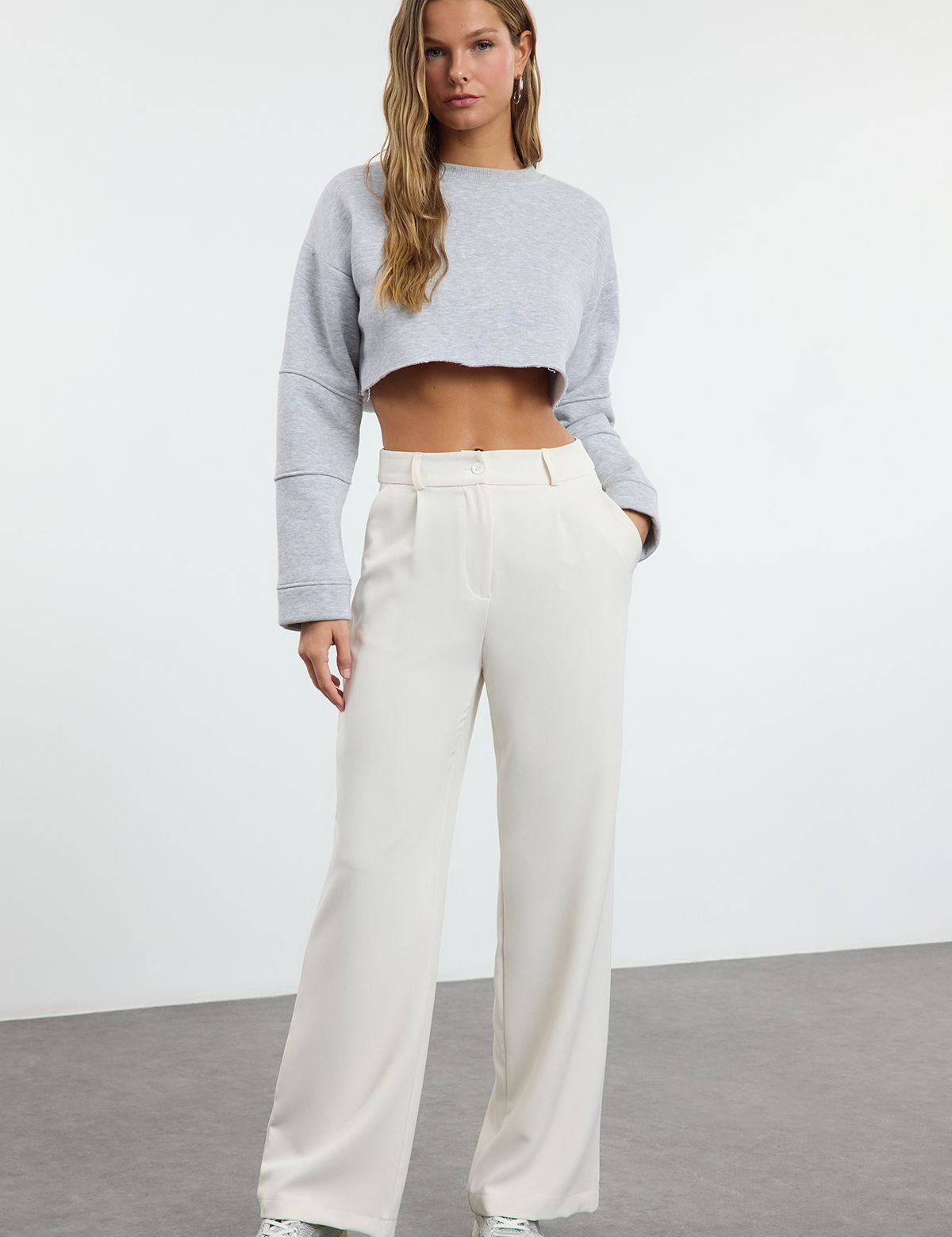 High-Waisted Cream Wide-Leg Trousers - Elegant & Casual Women’s Pants

Shop our high-waisted cream wide-leg trousers, perfect for casual and formal outfits. Lightweight and stylish, these trousers are a must-have in every wardrobe.