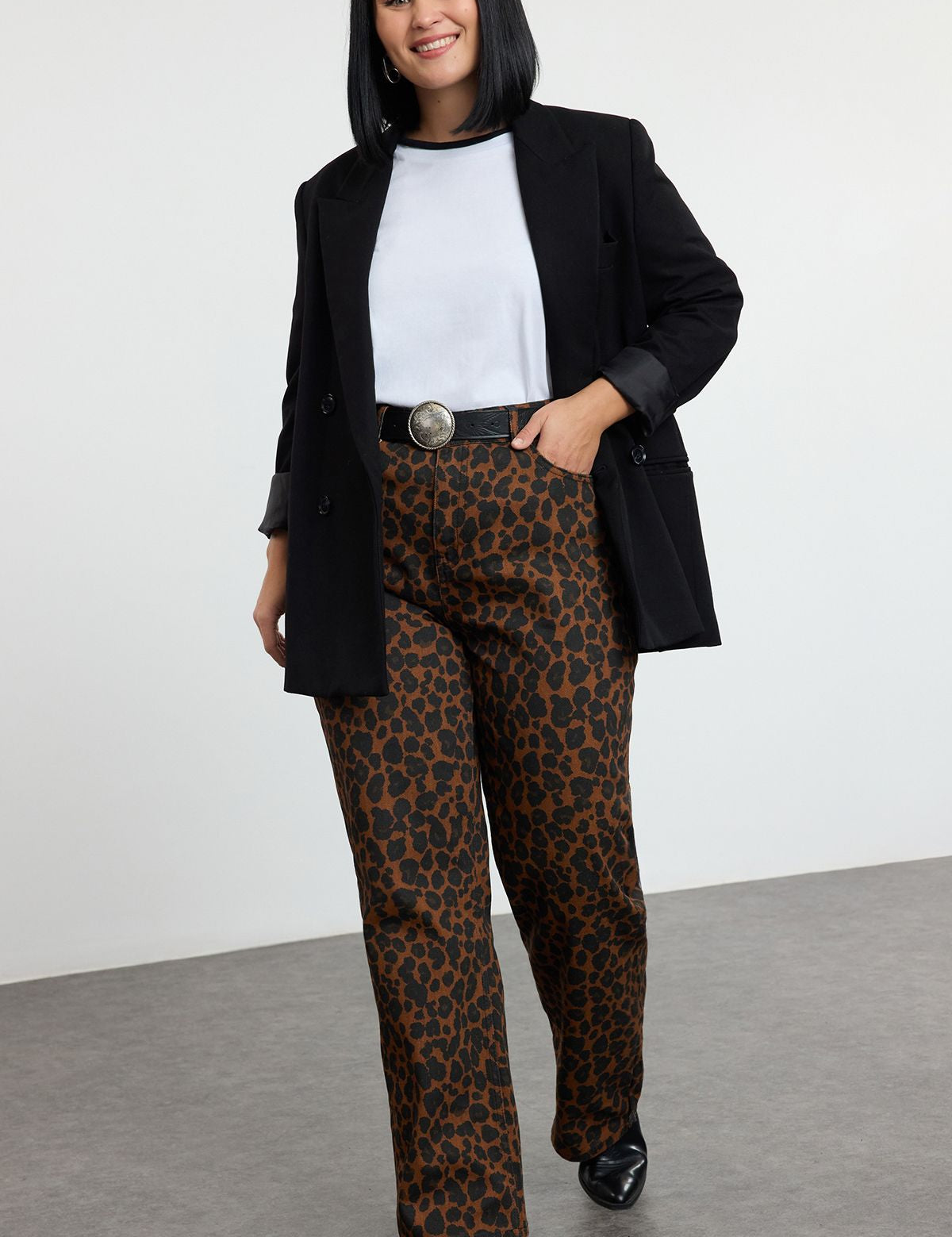 Shop bold and trendy leopard print wide-leg jeans for women. Perfect for casual outings or parties, these statement brown and black denim pants offer comfort and style.