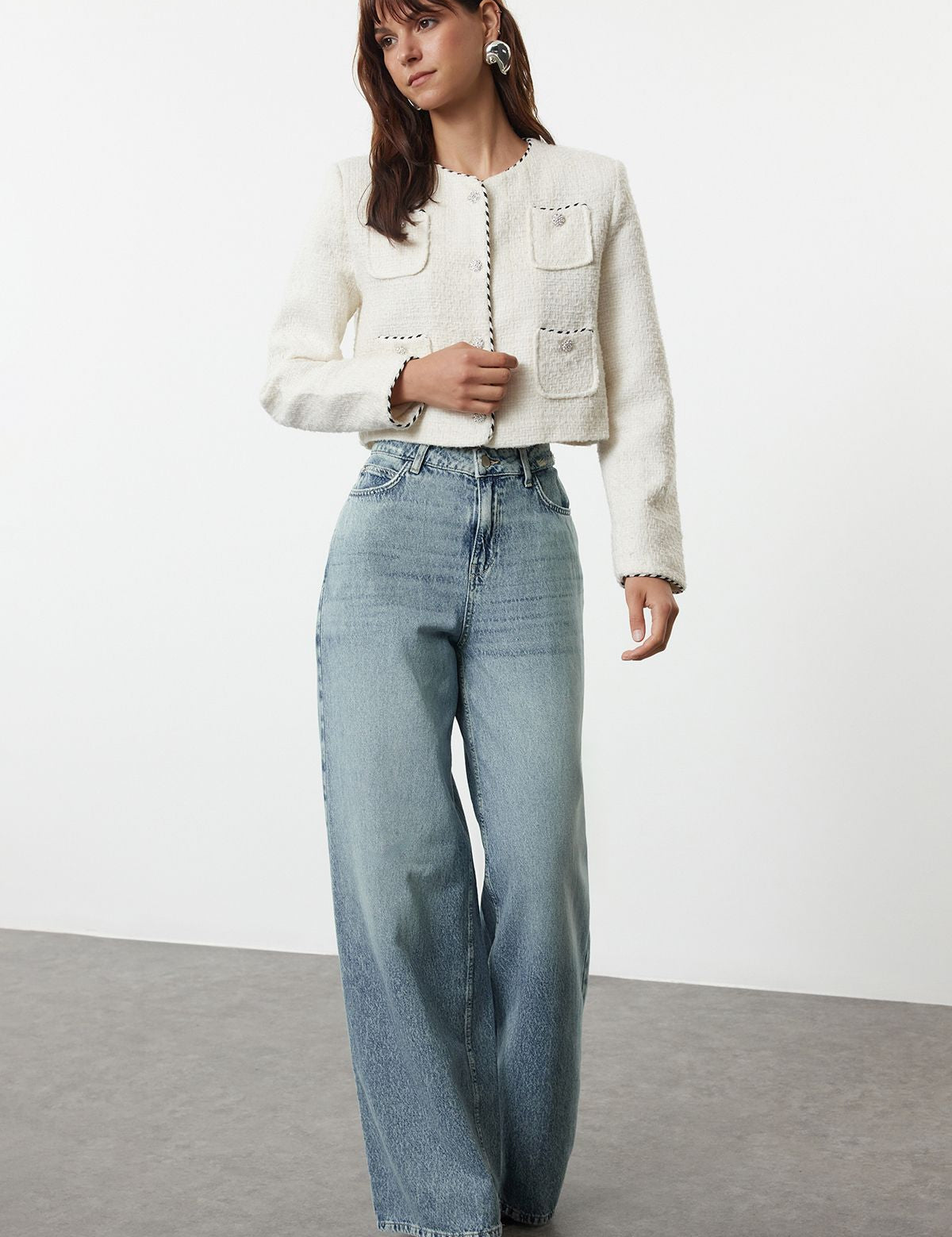 Discover the perfect blend of comfort and style with our Women’s Wide-Leg High-Waisted Jeans. Featuring a vintage wash, high-rise waist, and relaxed fit, these jeans are ideal for casual chic looks. Shop now for a versatile wardrobe staple free shipping!