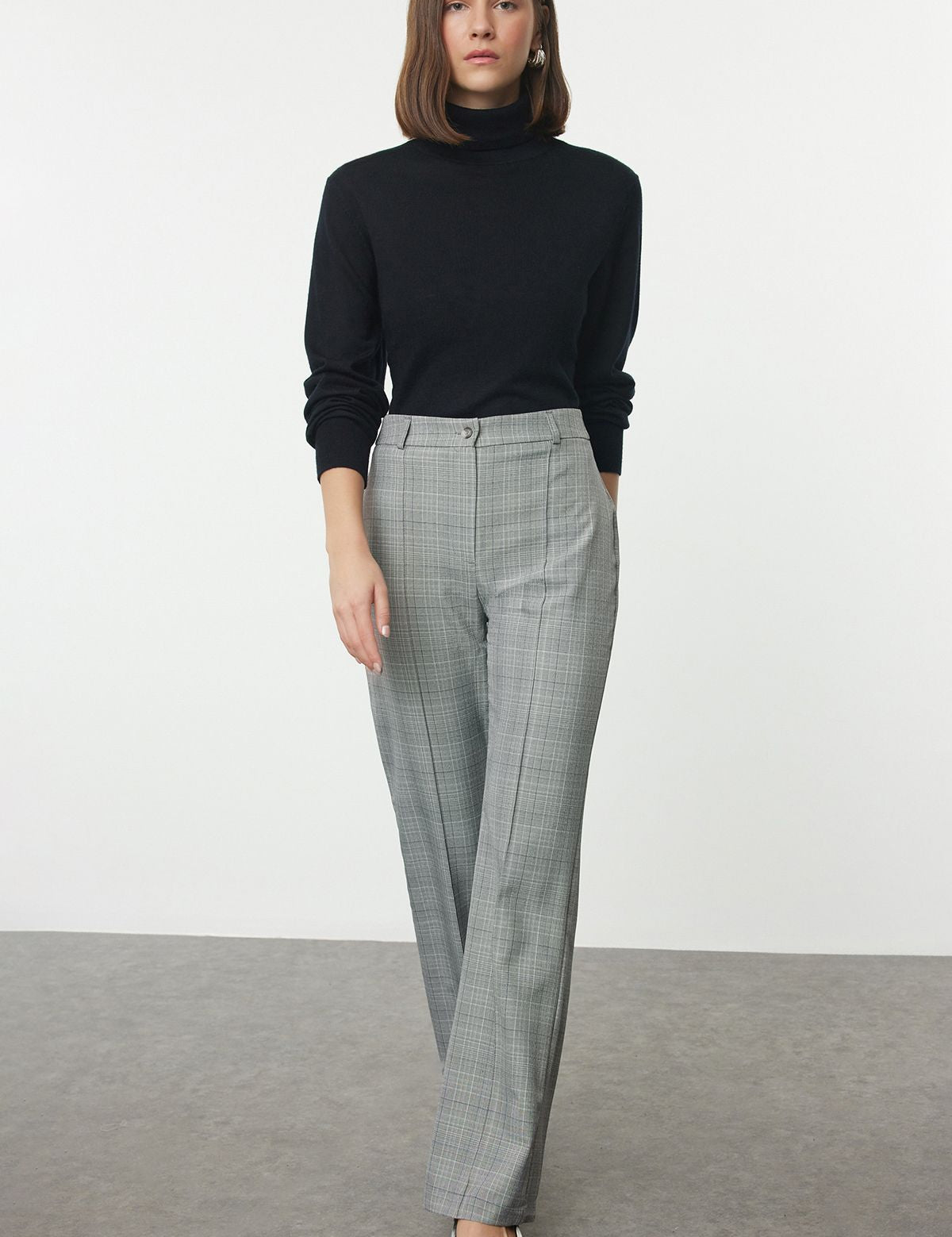 Enhance your workwear with our High-Waisted Plaid Straight-Leg Trousers. These classic checkered pants offer a sophisticated and comfortable fit for any occasion. Shop now for effortless style!