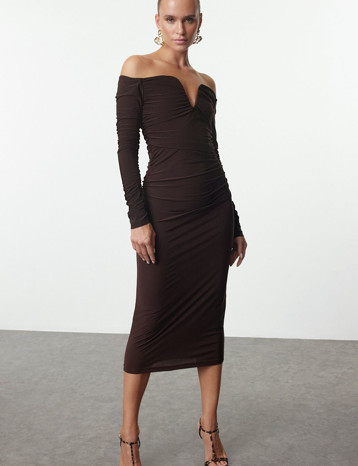 Steal the spotlight in our Off-Shoulder Rushed Bodycon Midi Dress. This elegant brown dress features a flattering rushed design and off-shoulder neckline, perfect for any special occasion. Shop now!