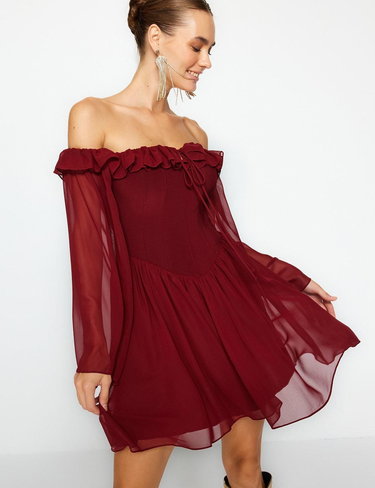  Off-shoulder burgundy chiffon dress
• Women’s ruffle mini dress
• Flowy chiffon dress for women
• Burgundy off-the-shoulder dress
• Elegant party dress
• Burgundy dress with sheer sleeves
• Romantic mini dress
• Women’s evening dress
• Chiffon cocktail dress
• Stylish mini dress