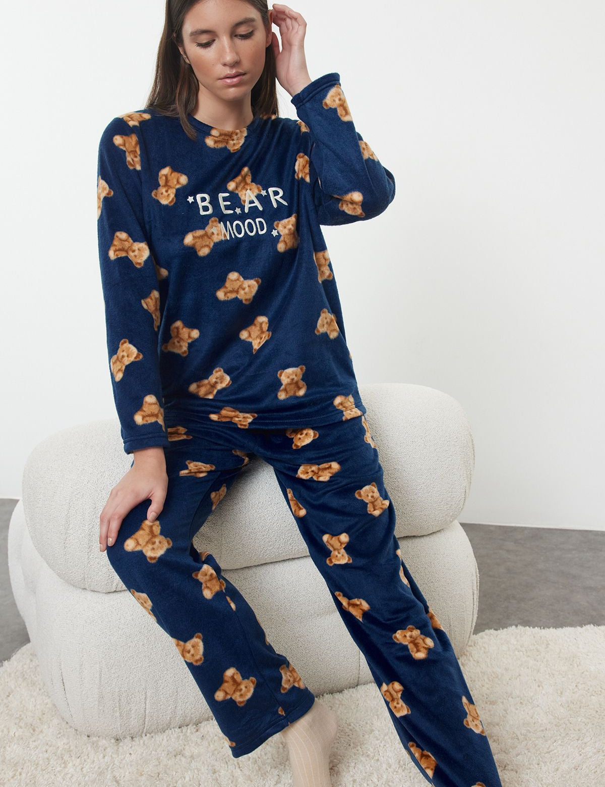 Get cozy with our fleece women’s bear print pajama set, perfect for winter nights. Featuring a fun “Bear Mood” graphic top and matching teddy bear pants. Shop now!