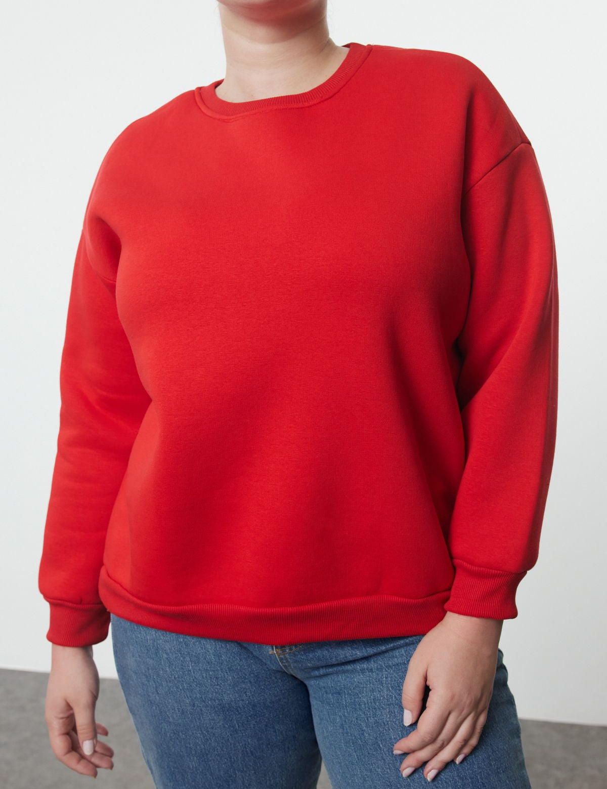 Classic Red Plus Size Sweatshirt – Cozy Crewneck Pullover for Casual Comfort