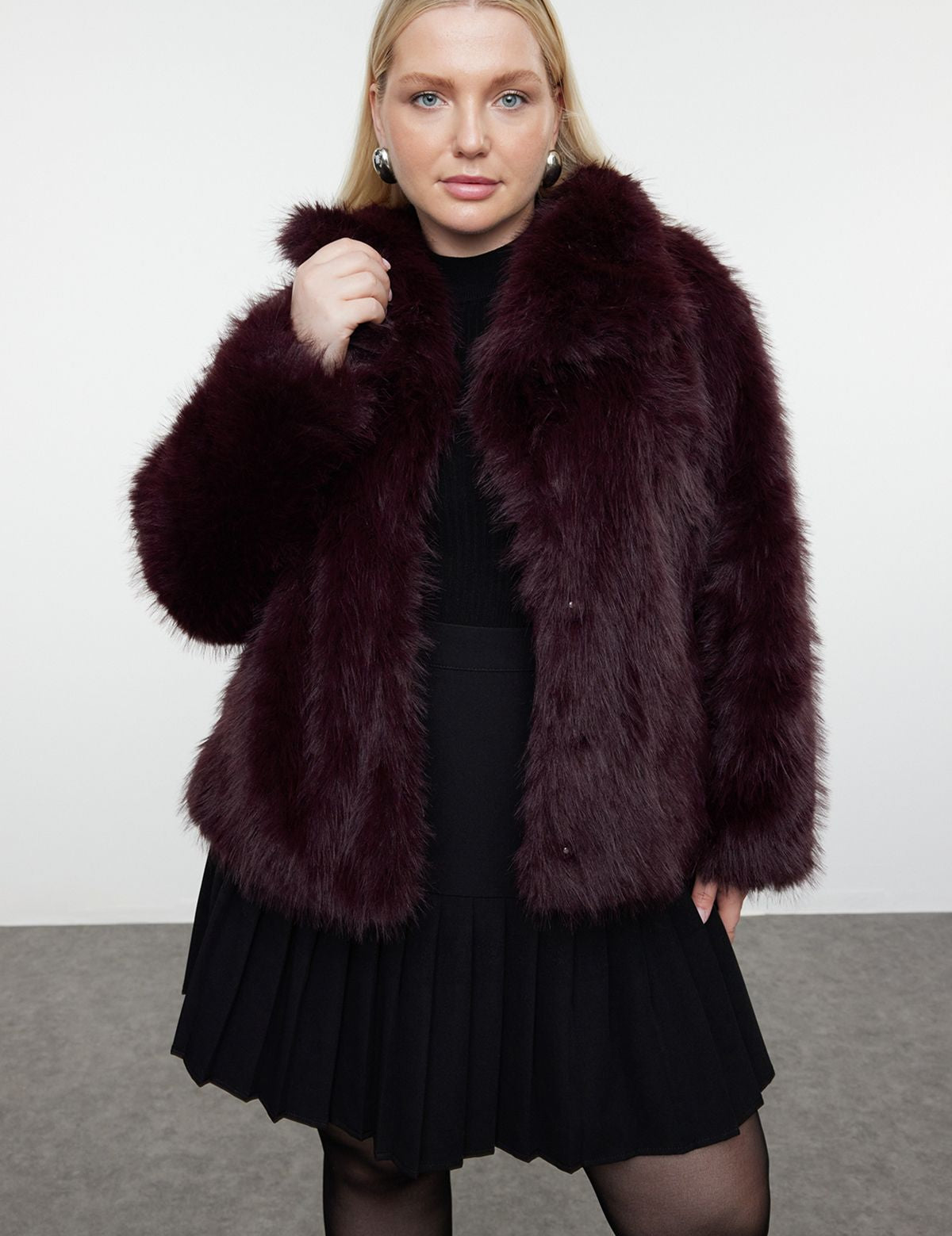 Stay warm and chic with our Women’s Burgundy Faux Fur Coat. Featuring a plush high-neck design and rich burgundy color, this stylish winter jacket offers a luxurious feel perfect for layering during cold seasons.