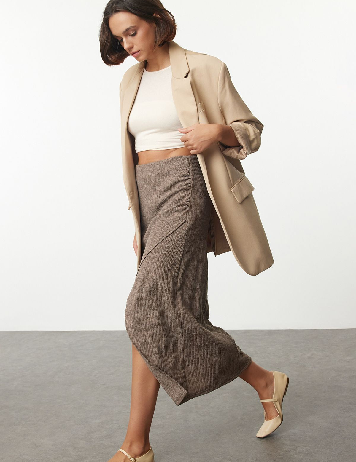 
             Taupe wrap midi skirt
	•	Textured midi skirt for women
	•	Women’s neutral tone skirts
	•	Stylish wrap skirt for casual   
              outfits
	•	Elegant taupe skirt for office  
             wear
	•	Midi skirt with front drape design
	•	Trendy wrap skirts for fall and spring