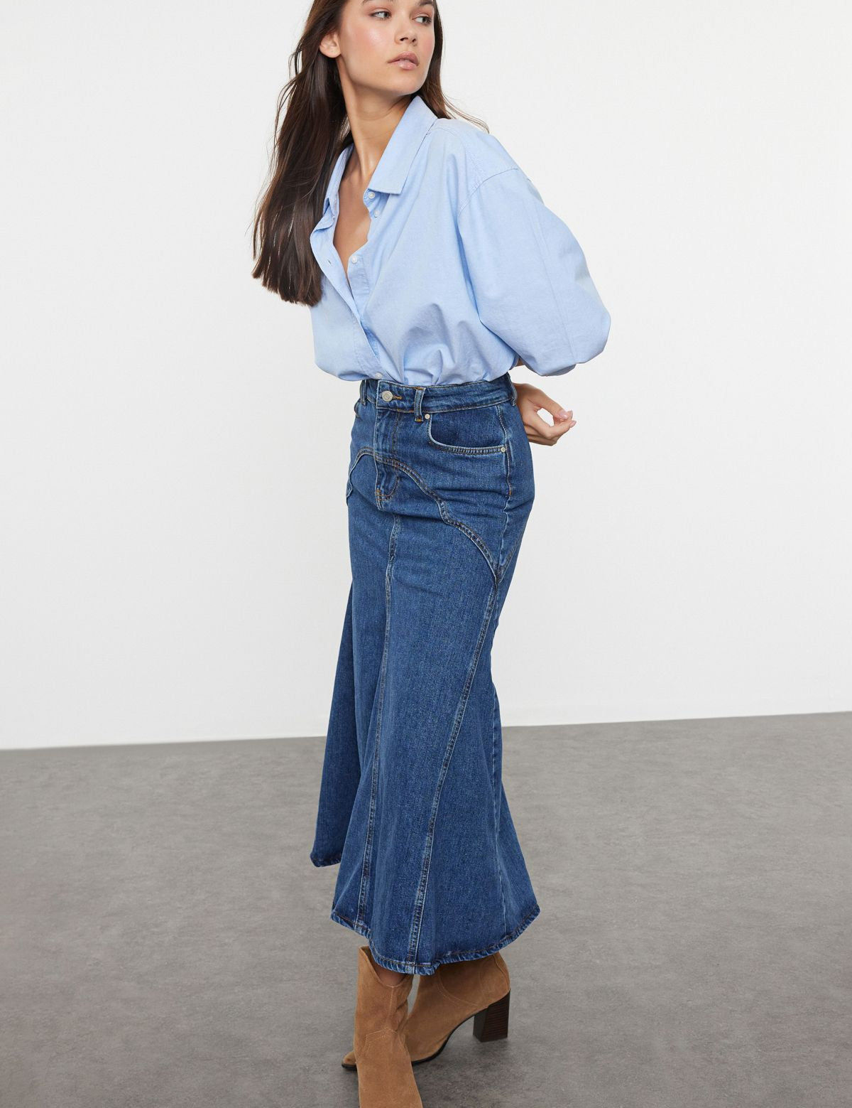 Step up your casual style with this high-waisted denim A-line maxi skirt. Perfect for versatile wear, this skirt combines classic denim with a flattering A-line silhouette. Shop now to add a timeless piece to your collection!