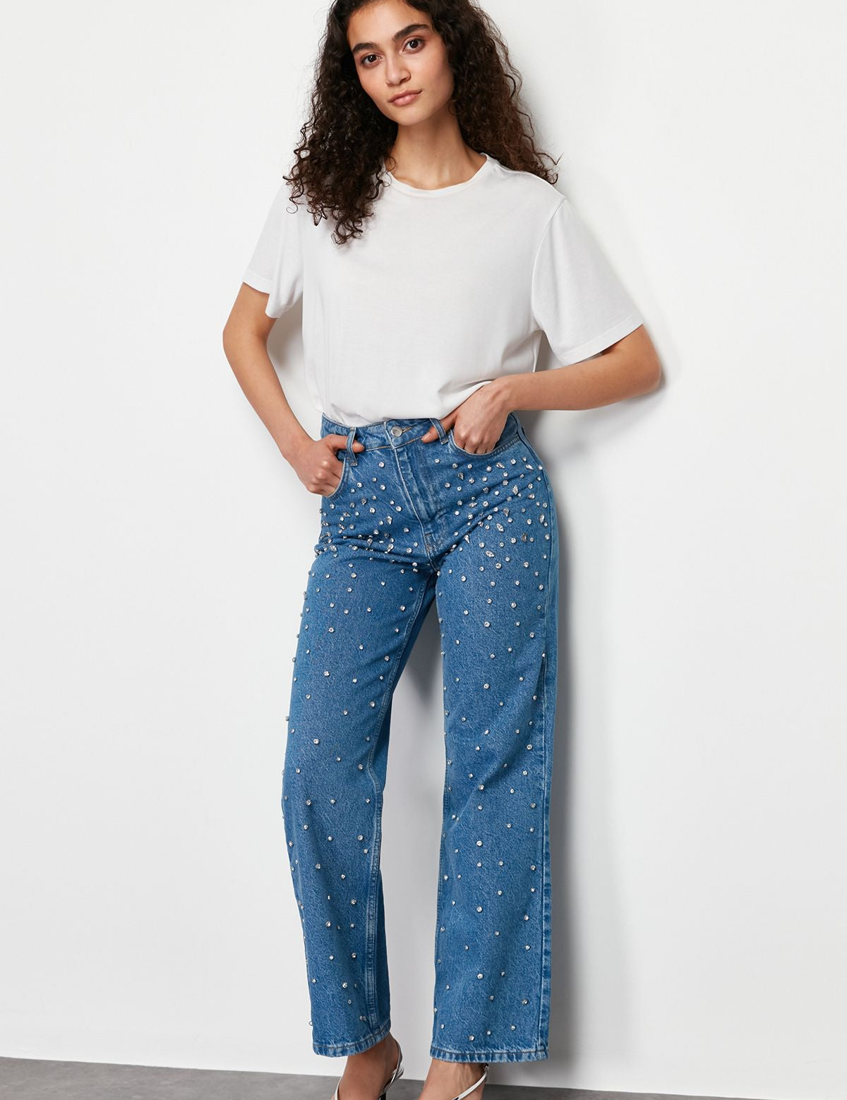 Women’s High-Waisted Pearl Embellished Jeans – Straight-Leg Denim