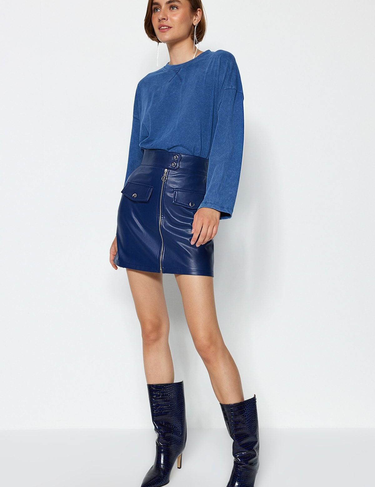 blue faux leather skirt, mini leather skirt, high-waisted leather skirt, zip-front leather skirt, women’s blue mini skirt, edgy faux leather skirt, blue high-waisted skirt, trendy leather skirt outfit, bold statement skirt, leather mini skirt with pockets