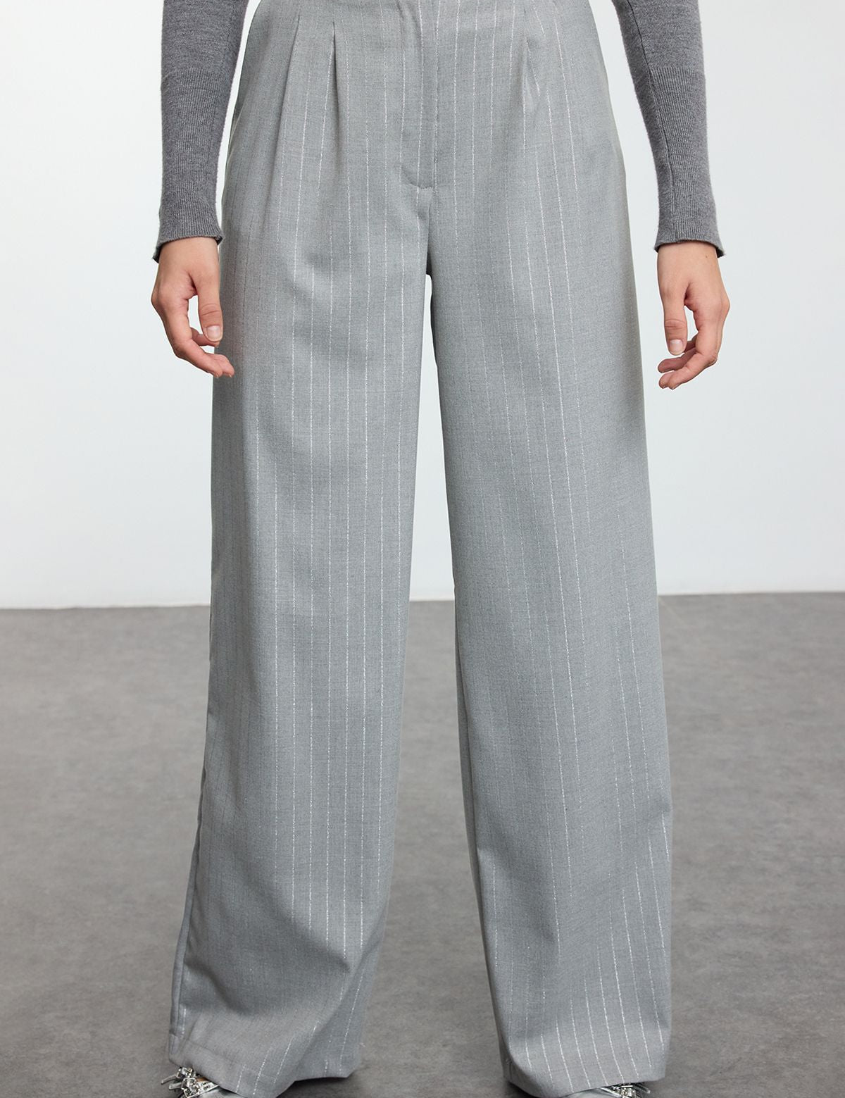 Women’s Grey Pinstripe Wide-Leg Trousers – Sophisticated Tailored Pants for Office & Casual Wear