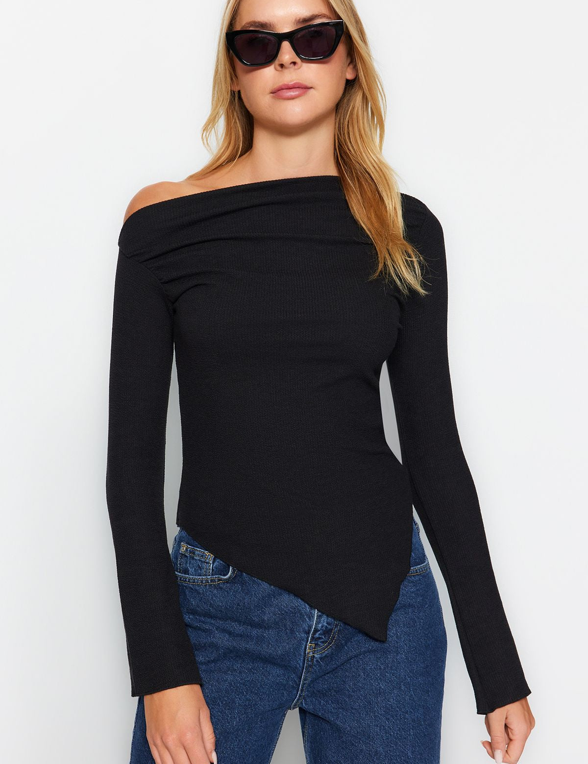 Elevate your wardrobe with our Elegant Black Off-Shoulder Asymmetrical Long-Sleeve Top, featuring a flattering off-shoulder neckline and trendy asymmetrical hemline. Perfect for any occasion, shop now 