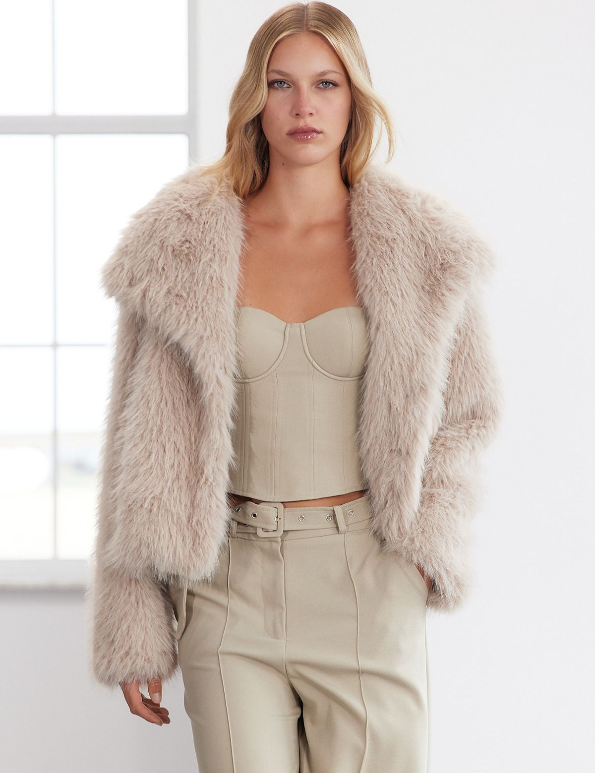 Elevate your winter wardrobe with our Women’s Faux Fur Cropped Jacket. Crafted from plush beige faux fur, this stylish and versatile jacket is perfect for evening wear and formal events, adding warmth and elegance to any outfit.