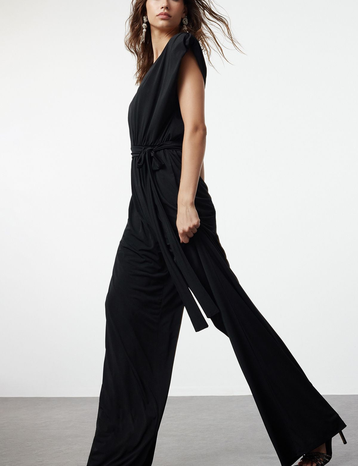 Elegant black wide-leg jumpsuit with a belted waist, perfect for formal events or evening wear.”

Get ready to turn heads—order yours now and redefine elegance!”

Formal Wear, Jumpsuits, Evening Attire, Black Essentials.