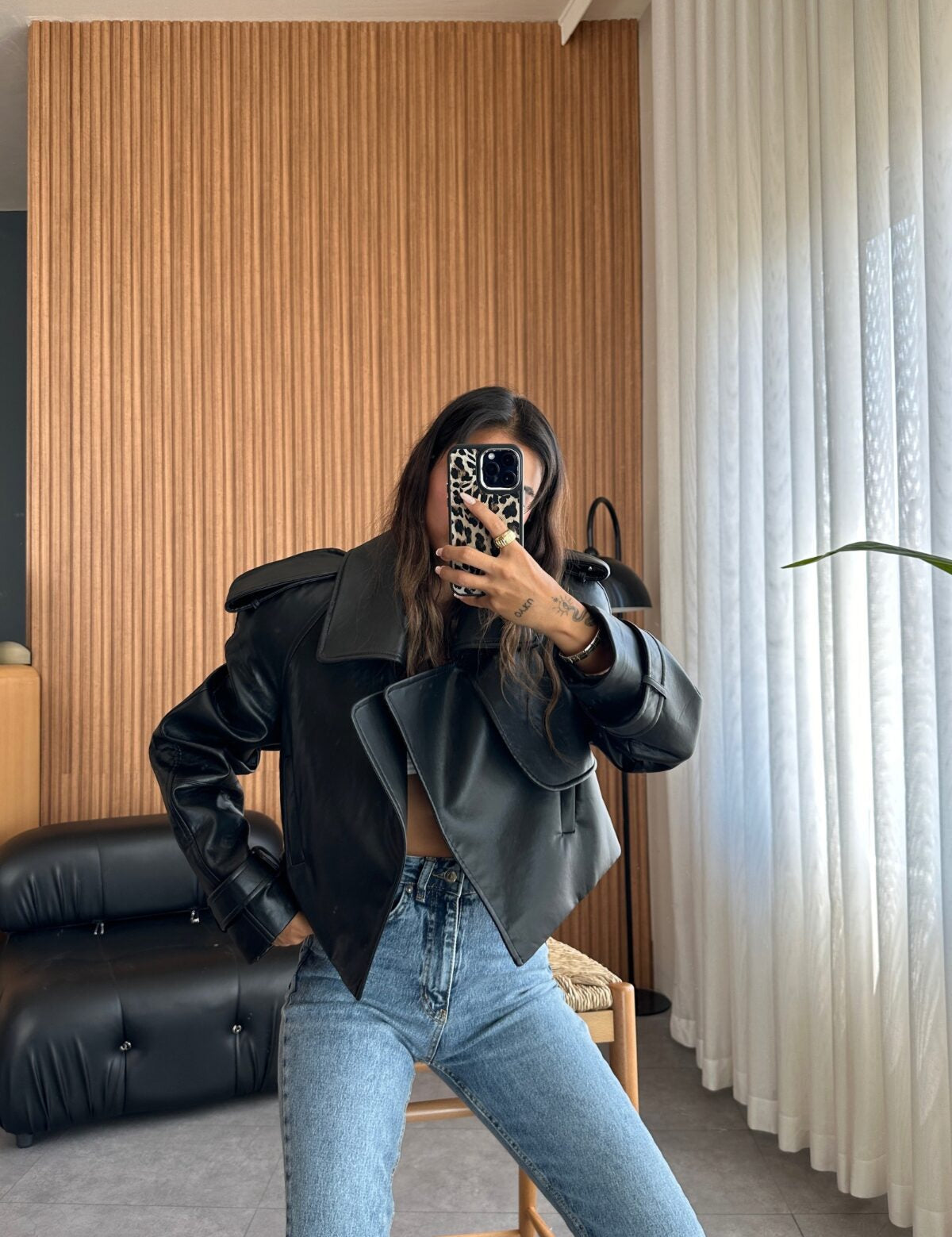 
            Oversized black leather jacket 
             women
	•	Faux leather jacket streetwear
	•	Women’s leather jacket 
             oversized fit
	•	Chic black faux leather 
             outerwear
	•	Trendy street-style black leather jacket
	•	Oversized vegan leather jacket for women