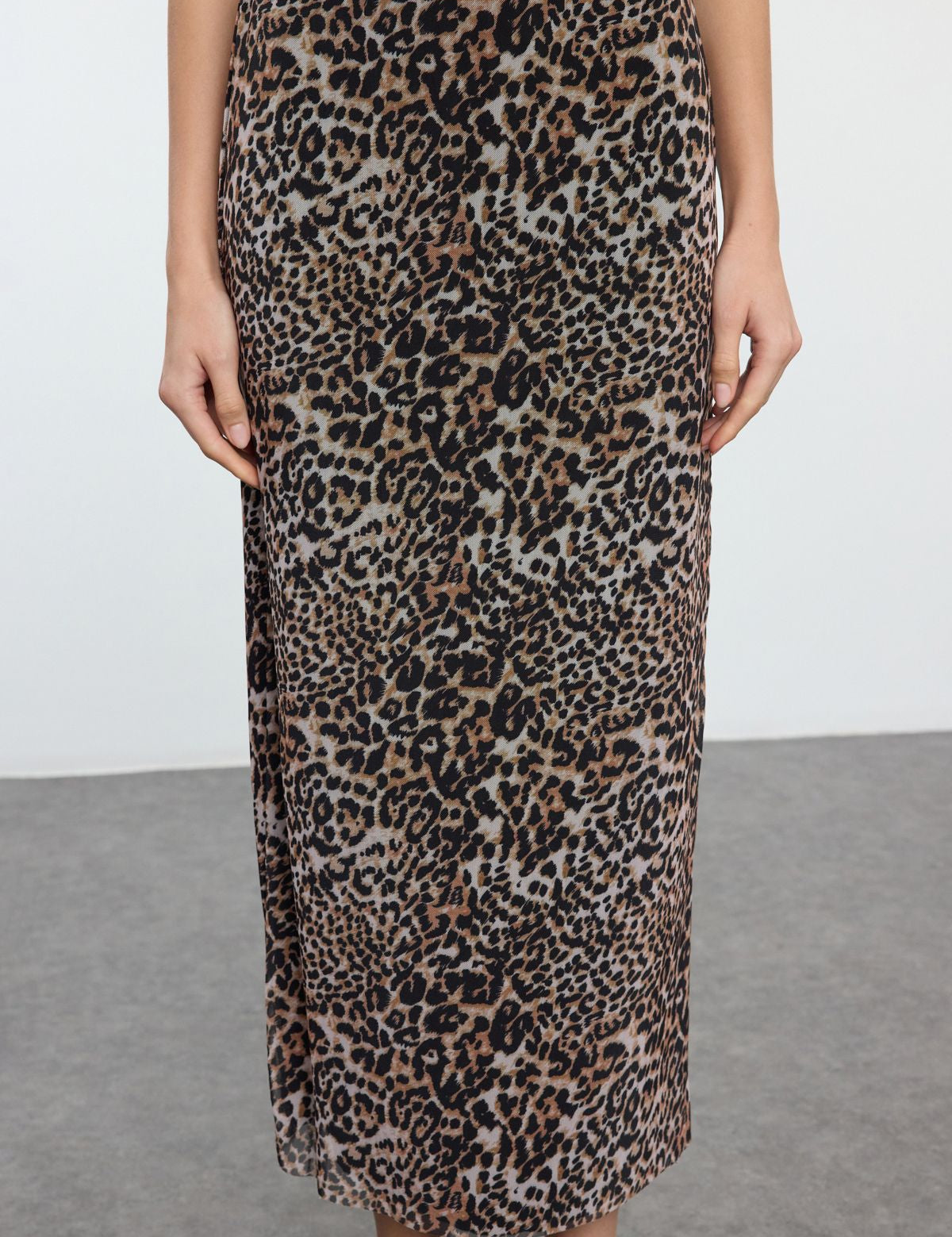 leopard print maxi skirt, animal print skirt, long leopard skirt, women’s maxi skirts, trendy animal print, casual chic skirts, elegant maxi skirt, statement skirt, women’s leopard print clothing, fashionable animal print skirt