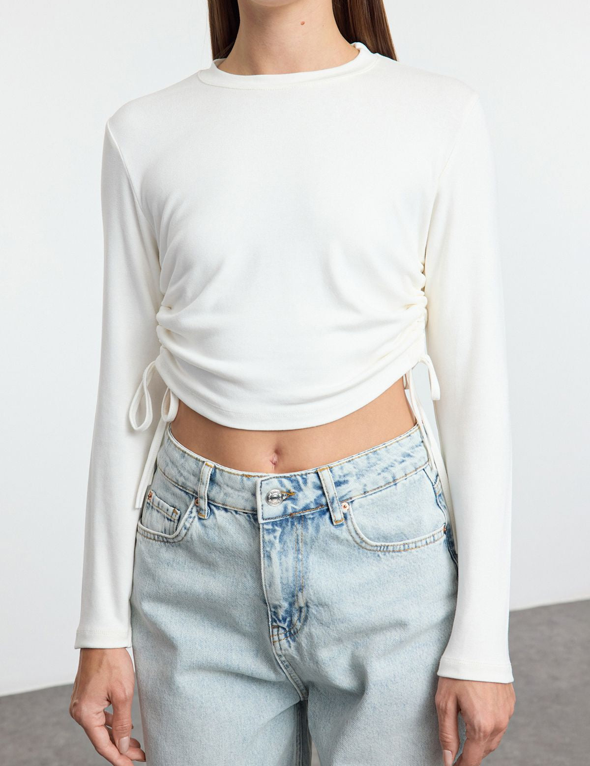 White ruched long-sleeve crop top with adjustable side-ties, styled with light-wash denim.

Ruched Tops, Crop Tops for Women, Casual Long-Sleeve Tops, Adjustable Side-Tie Tops, Trendy Women’s Clothing

Women’s Tops > Crop Tops > Casual Wear