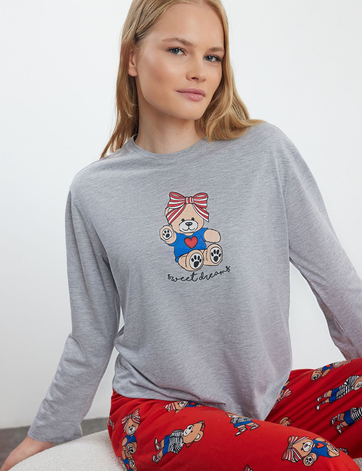 Women’s bear print pajama set
	•	Cute red and grey sleepwear for women
	•	Adorable sleepwear with bear graphics
	•	Cozy two-piece pajamas for women
	•	Fun bear print lounge set for bedtime
	•	Lightweight women’s pajama gift set
	•	Comfortable printed pajama outfit
	•	Pajama set with long-sleeve top and pants
	•	Women’s playful sleepwear set
	•	Soft lounge pajamas for winter nights