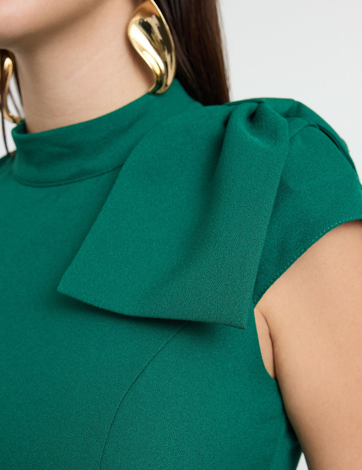 Elegant green midi dress with bow detail, cap sleeves, and pleated fit-and-flare silhouette, styled with gold heels.”

Green Midi Dress, Elegant Evening Wear, Formal Dresses for Women, Cocktail Dresses, Fit-and-Flare Dresses

Women’s Dresses > Evening Wear > Formal Dresses