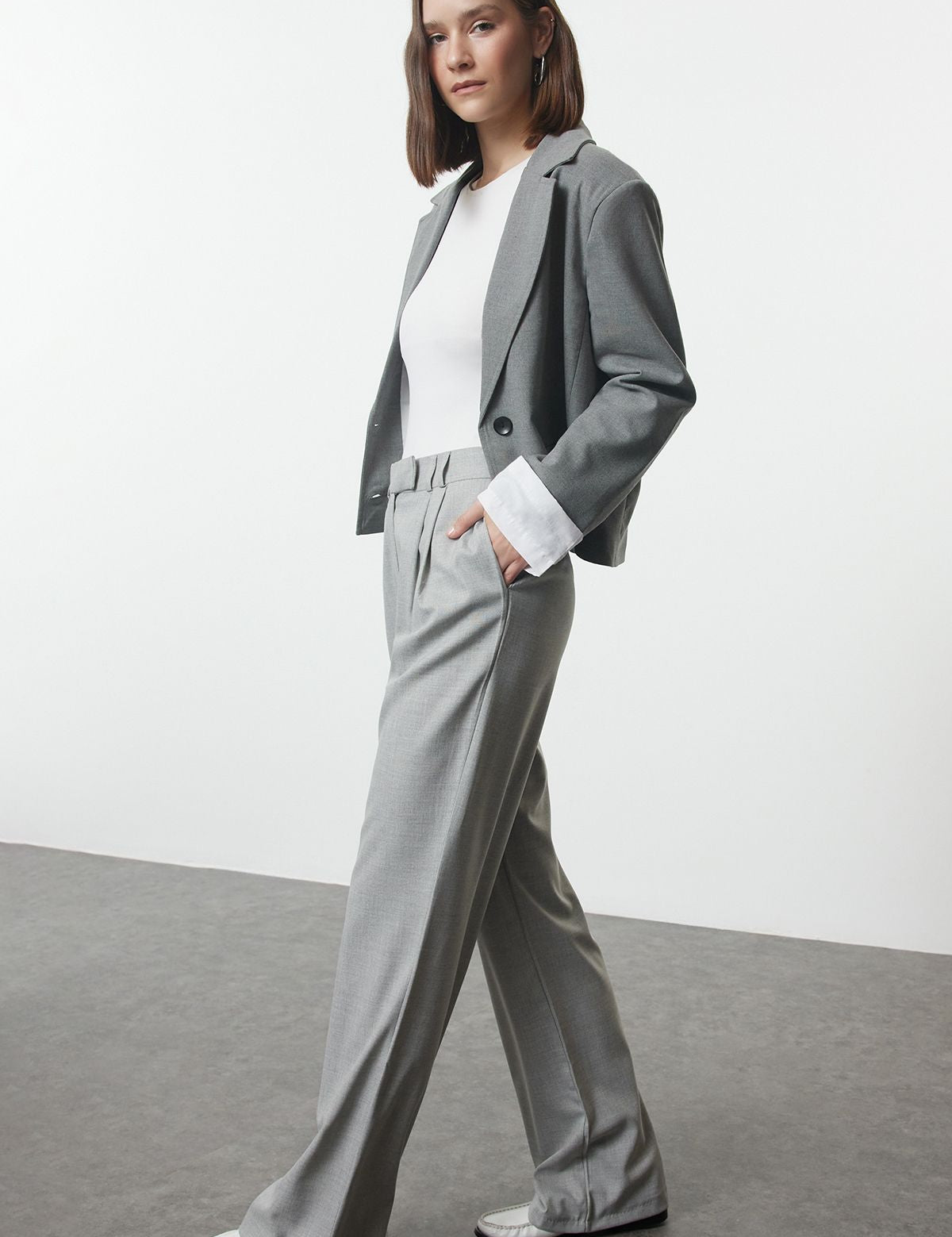 Women’s Light Grey Wide-Leg Trousers – Minimalist Tailored Pants for Office & Casual Chic