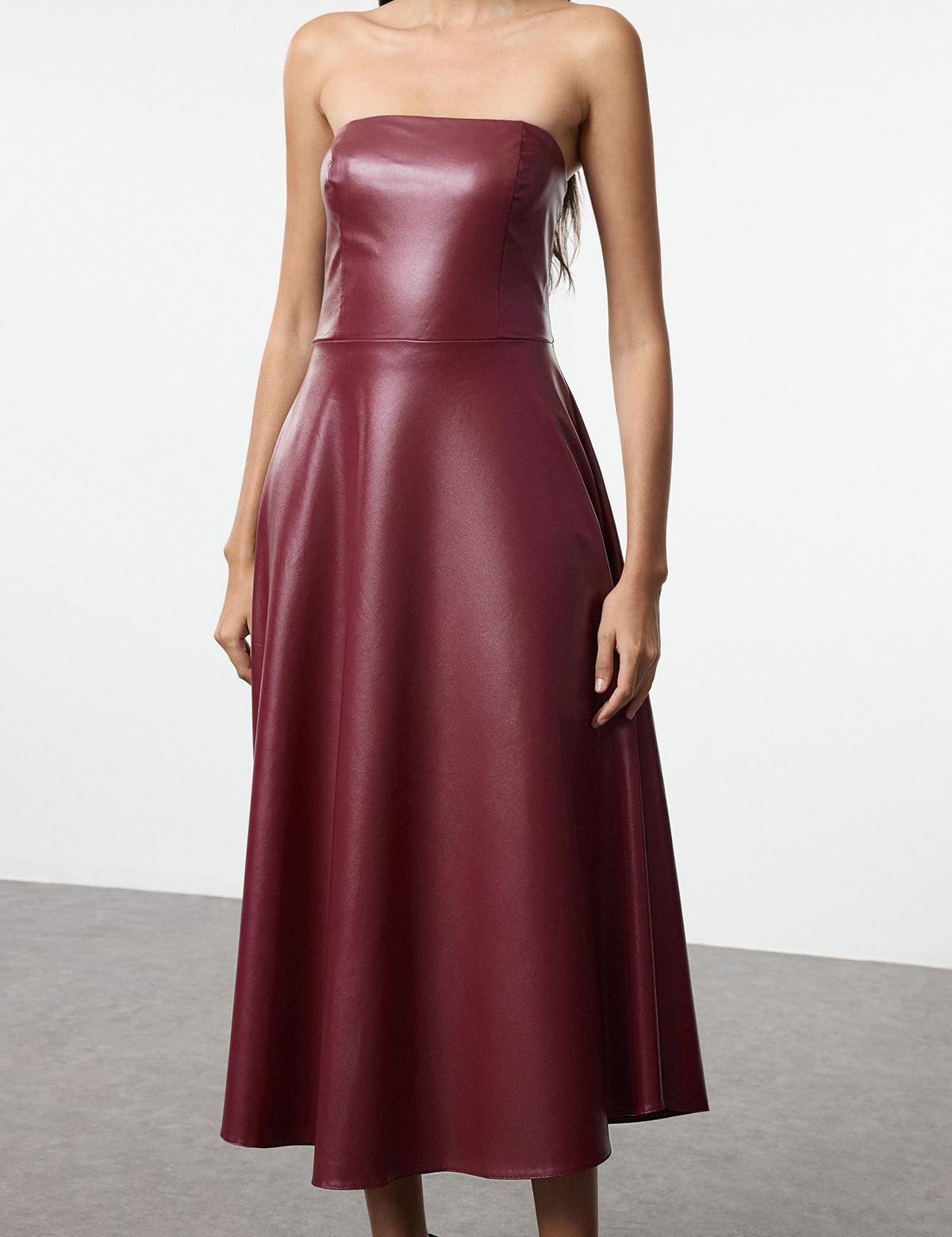 Strapless faux leather midi dress
	•	Maroon leather evening dress
	•	A-line leather party dress
	•	Women’s maroon strapless dress
	•	Elegant evening leather dress
	•	Faux leather formal dress
	•	Strapless A-line midi dress
	•	Stylish maroon cocktail dress