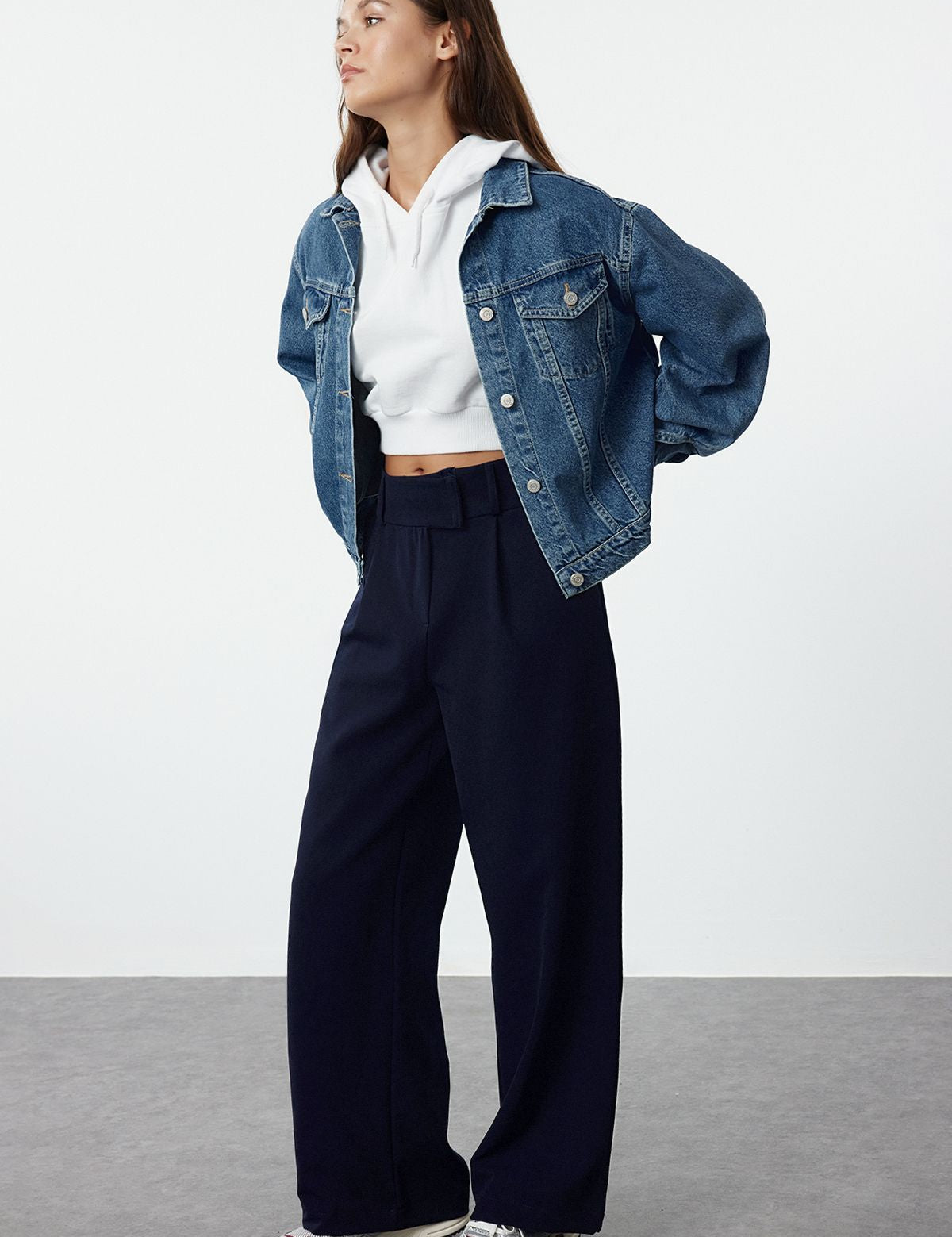 navy high-waisted pants
	•	Office wear trousers women
	•	Stylish wide-leg trousers women
	•	High-waist pants for formal events
	•	Women’s wide-leg pants with tailored fit