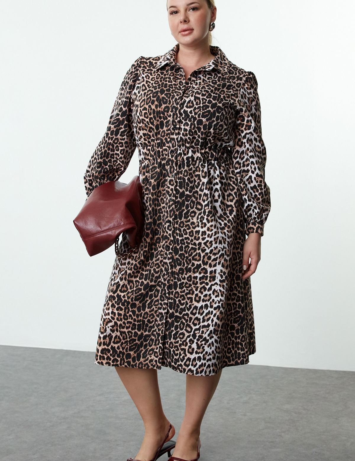 Plus size leopard print dress
• Animal print shirt dress
• Plus size midi dresses
• Women’s plus size fashion
• Curve leopard print outfit
• Midi shirt dress for curves
• Leopard print plus size fashion
• Trendy plus size dresses
• Bold print dresses for plus size
• Leopard print fashion