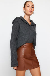 
           Brown faux leather mini skirt
	•	High-waisted leather-look skirt
	•	Women’s brown leather mini  
              skirt
	•	Faux leather skirt for day-to-
             night looks
	•	Trendy brown leather skirt for 
              fall fashion
	•	High-waisted mini skirt for women
	•	Chic brown leather skirt outfit ideas
	•	Panel-detail brown mini skirt