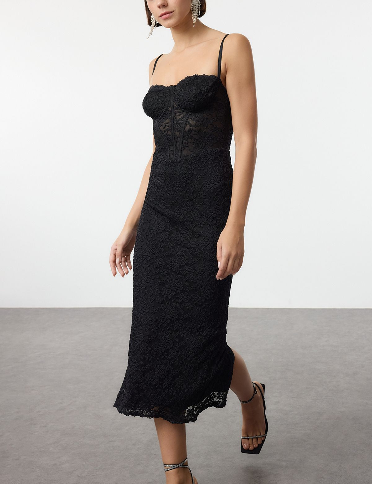 Black lace corset midi dress
	•	Elegant black evening dress for women
	•	Women’s cocktail dress with lace detailing
	•	Black bodycon dress with corset top
	•	Formal lace dress for events and parties
	•	Sheer lace dress with adjustable straps
	•	Trendy black midi dress for special occasions
	•	Statement evening wear for women
	•	Floral lace party dress
	•	Women’s figure-hugging lace dress