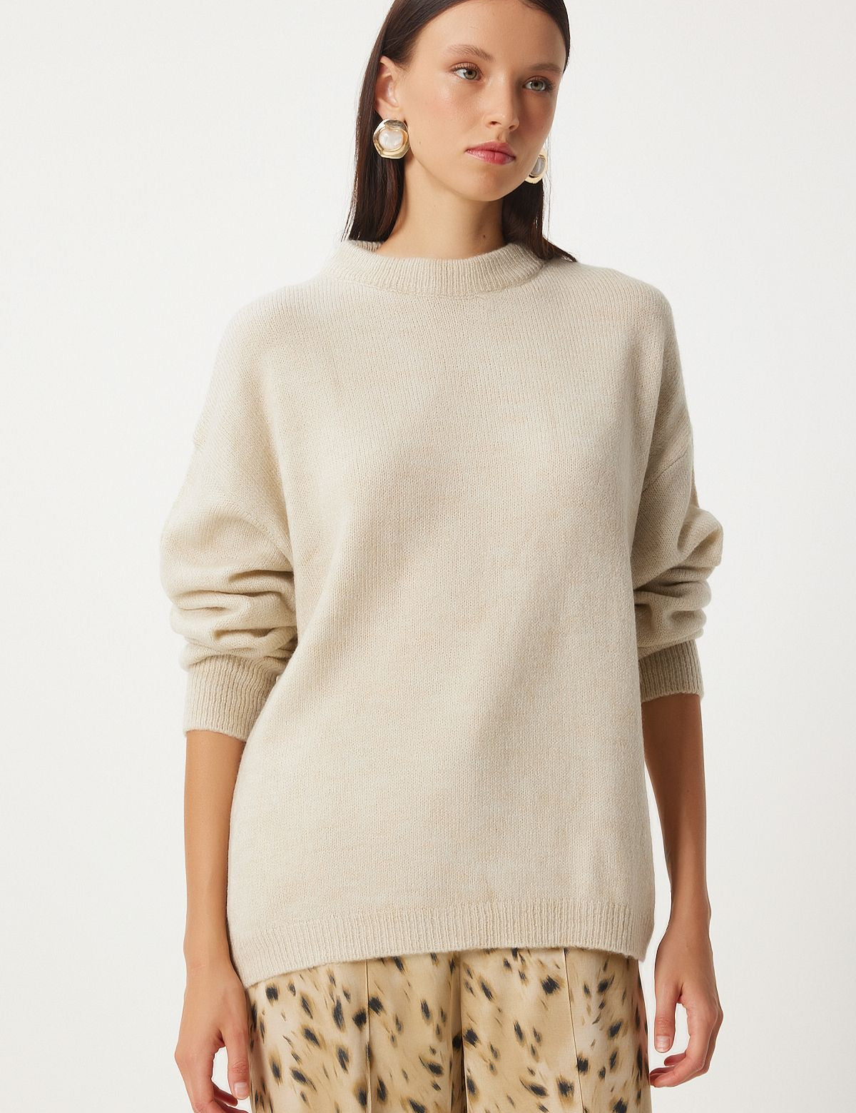  Oversized Beige Knit Sweater
• Women’s Soft Pullover Sweater
• Casual Beige Sweater
• Winter Knitwear for Women
• Cozy Women’s Sweater
• Neutral Knit Sweater
• Beige Pullover Sweater
• Warm Sweater for Women
• Soft Knit Sweater
• Women’s Casual Knit Top