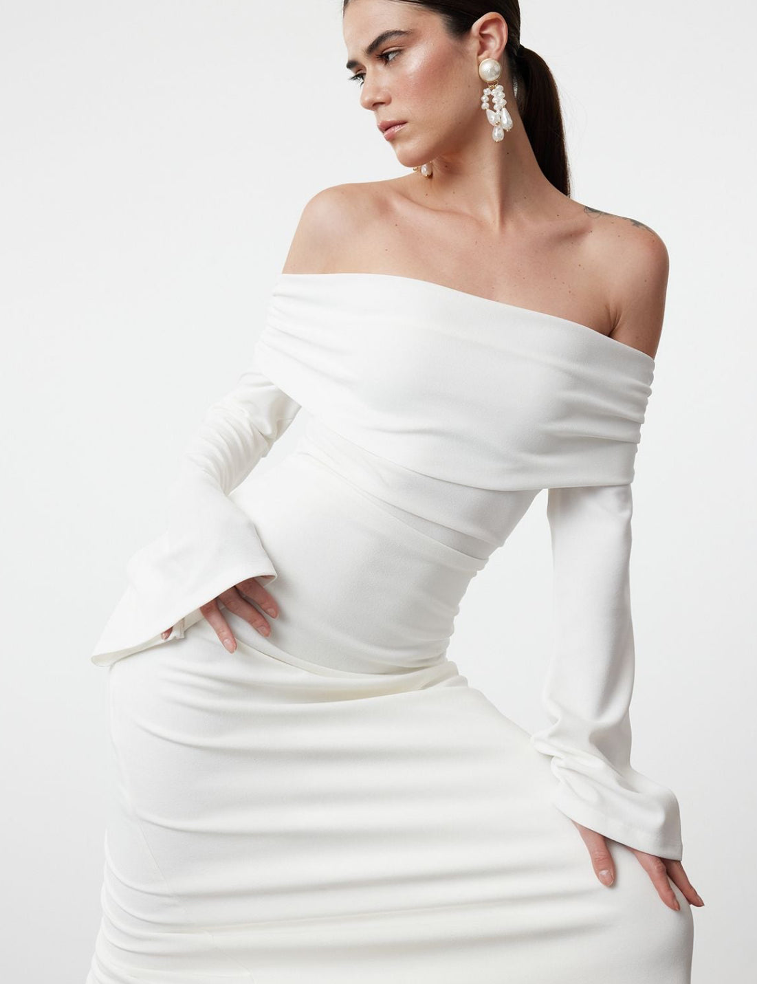 Elegant Off-Shoulder White Maxi Dress – Perfect for Evening Wear and Special Occasions