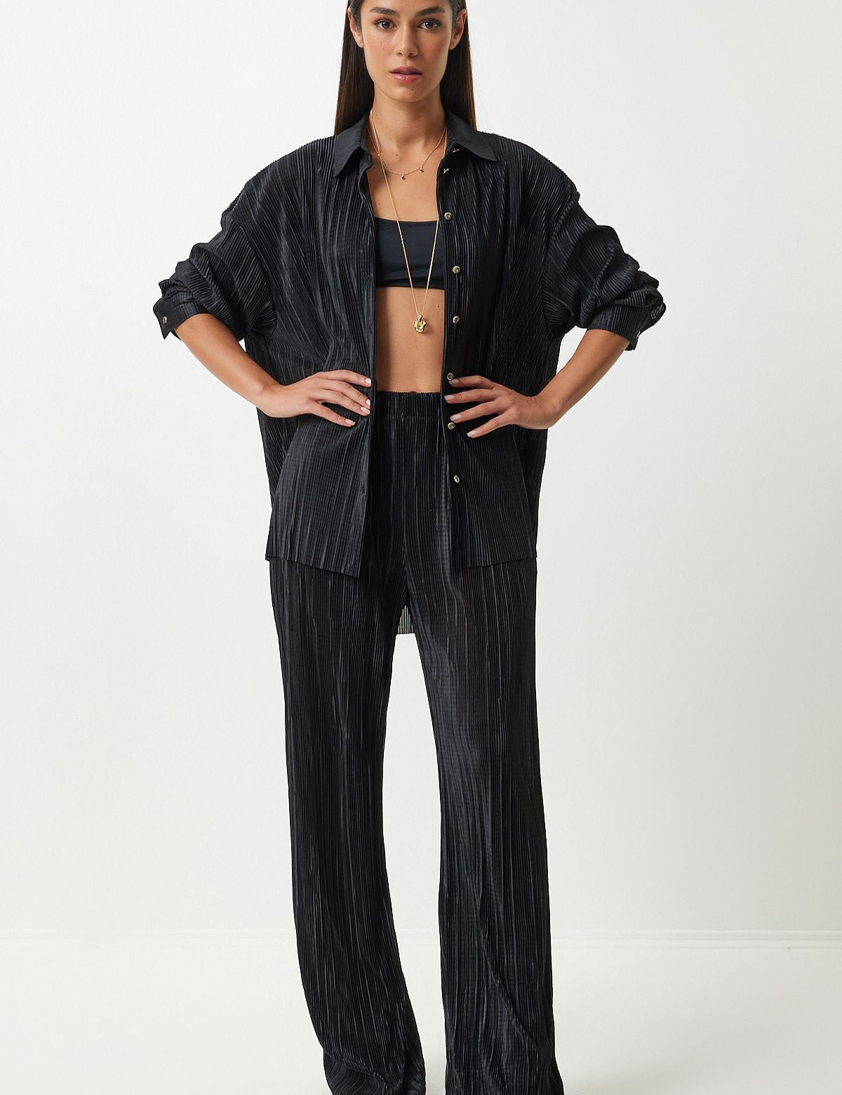 
Discover our Chic Black Oversized Button-Up Shirt and Wide-Leg Trousers Set. Perfect for a modern, effortless look, this versatile ensemble is ideal for both casual outings and relaxed lounge wear. Shop now at atikastyle for stylish and comfortable fashion 

	•	Black oversized shirt set
	•	Button-up shirt and trousers
	•	Wide-leg trousers set
	•	Women’s casual wear
	•	Chic black outfit
	•	Relaxed fit shirt
	•	Stylish loungewear
	•	Modern casual fashion
	•	Comfortable women’s set
	•	Bl