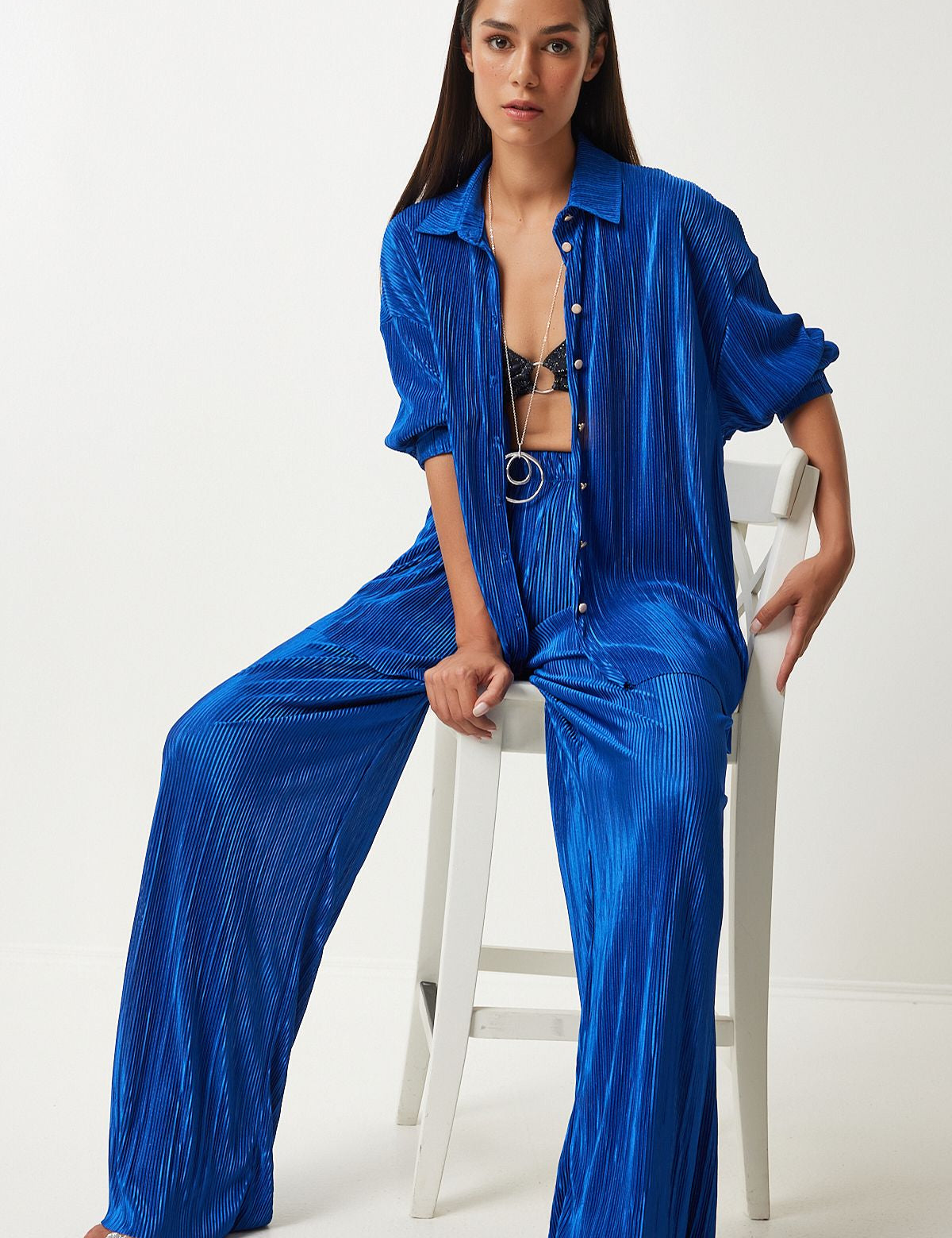 Elevate your wardrobe with our striking Royal Blue Oversized Button-Up Shirt and Wide-Leg Trousers Set. Perfect for casual outings and stylish lounging, this bold and versatile ensemble combines comfort with high fashion. Shop now at Atikastyle 

	•	Royal blue oversized shirt set
	•	Button-up shirt and trousers
	•	Wide-leg trousers set
	•	Women’s casual wear
	•	Chic blue outfit
	•	Relaxed fit shirt
	•	Stylish loungewear
	•	Modern casual fashion
	•	Comfortable women’s set
	•	Blue two-p