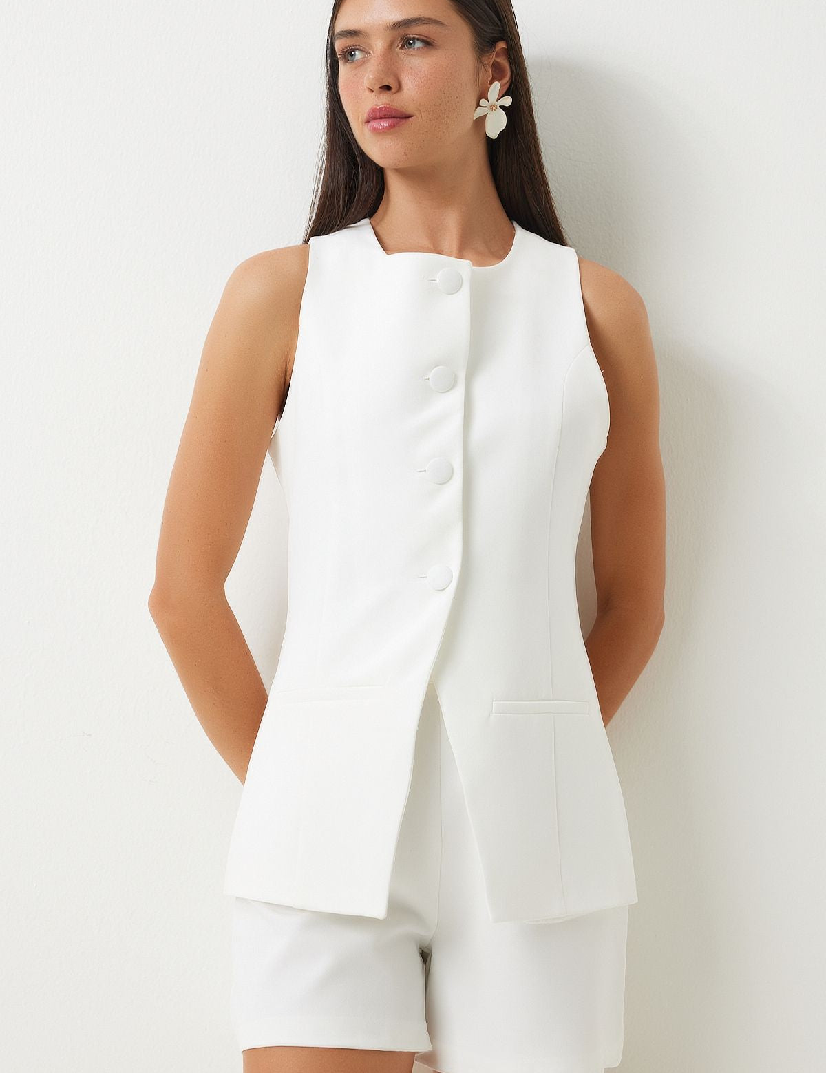 Embrace classic style with this elegant vest and shorts set. Perfect for any occasion, from casual outings to formal events. Order now and enjoy free shipping on your first purchase!