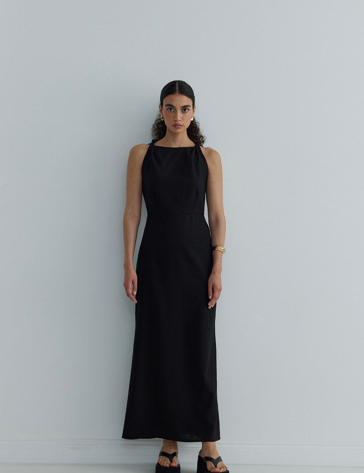 Black Breeze Shoulder Knotted Dress