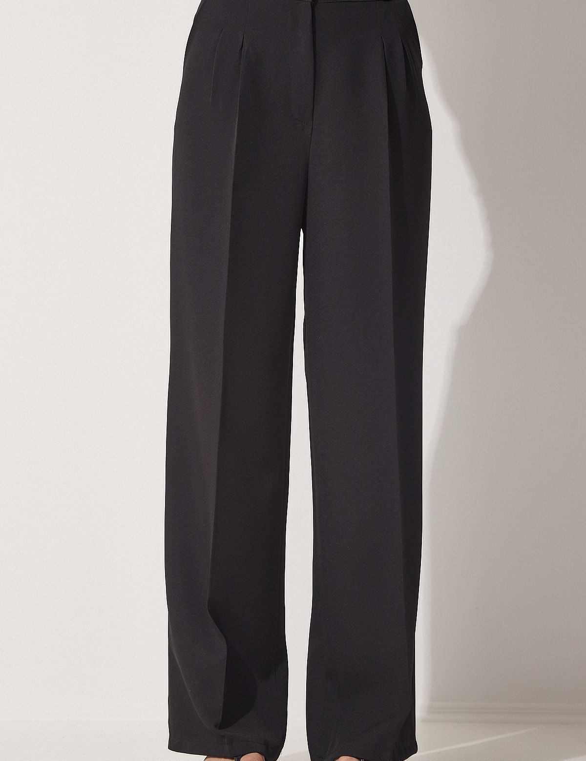 Women’s High-Waisted Wide-Leg Pleated Trousers