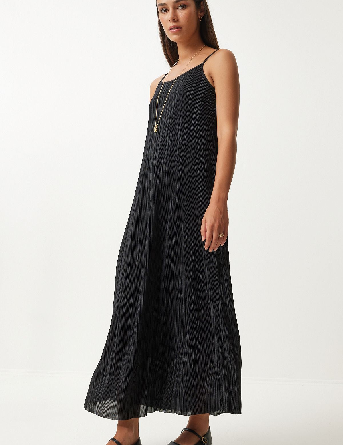 Elegant Black Pleated Maxi Dress with Spaghetti Straps