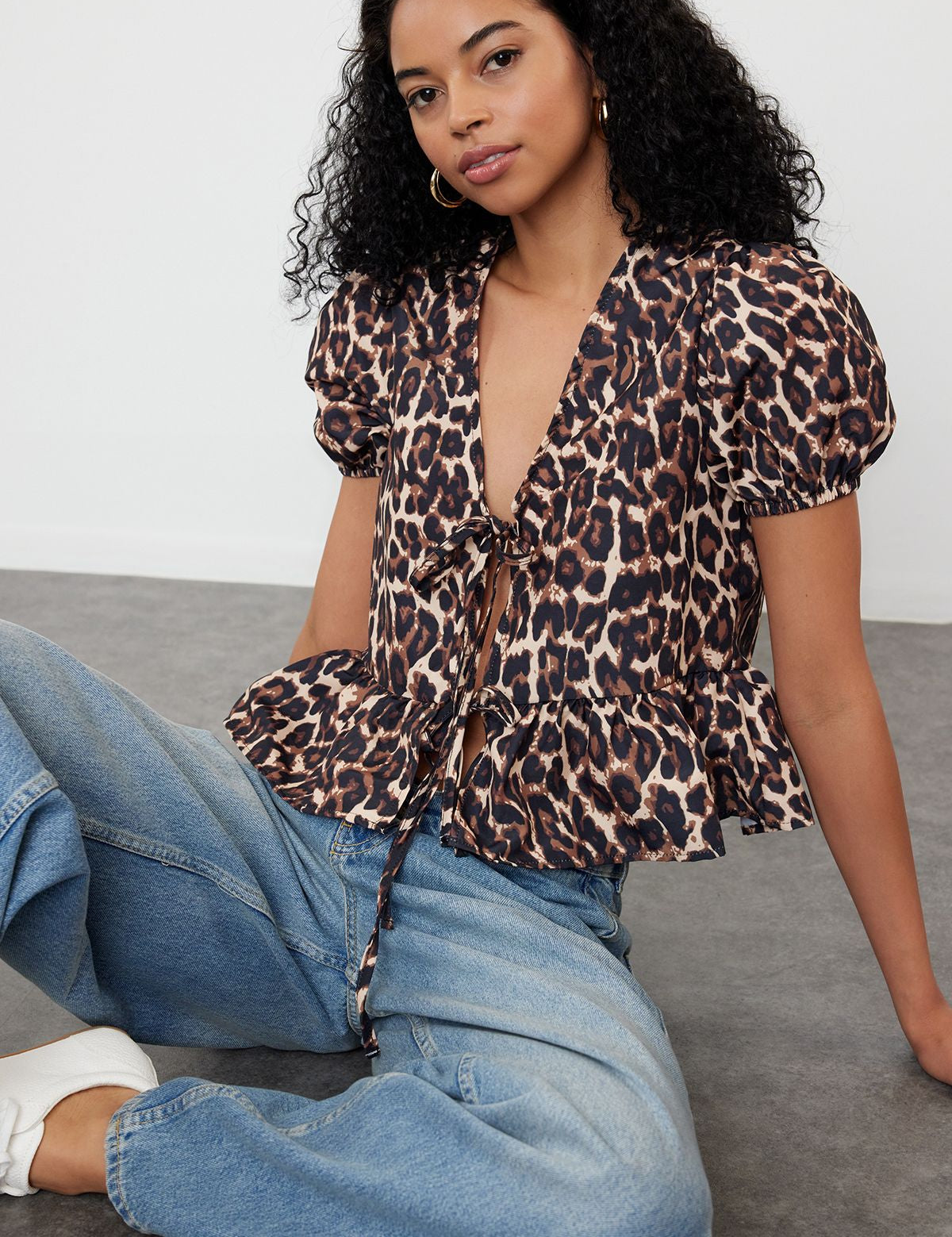 Chic Leopard Print Blouse with Puff Sleeves