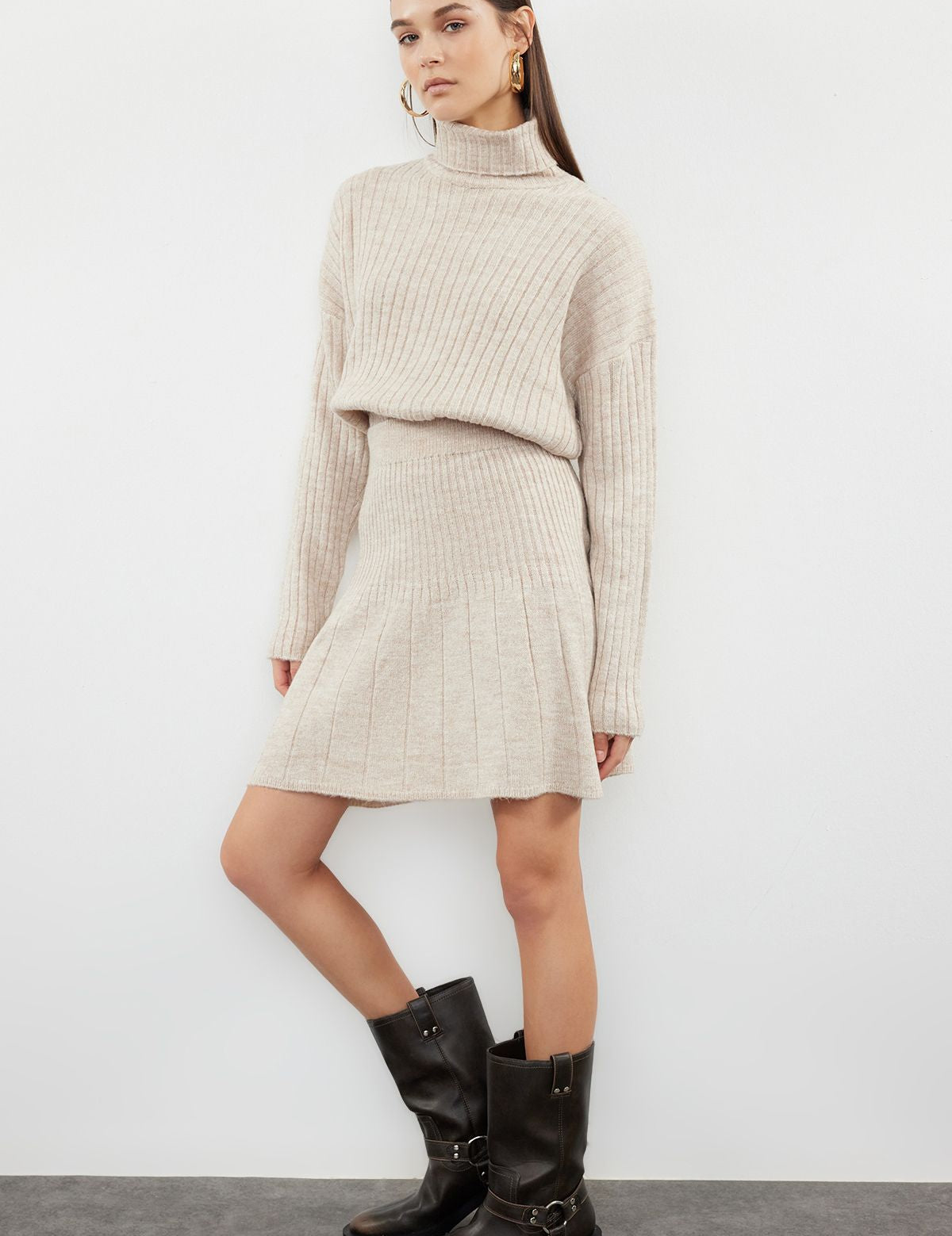  
Enhance your winter style with our Beige Ribbed Turtleneck Sweater and Skirt Set. Featuring a cozy turtleneck sweater and matching ribbed skirt, this elegant set is perfect for staying warm and chic. Shop now for a sophisticated and comfortable winter outfit!