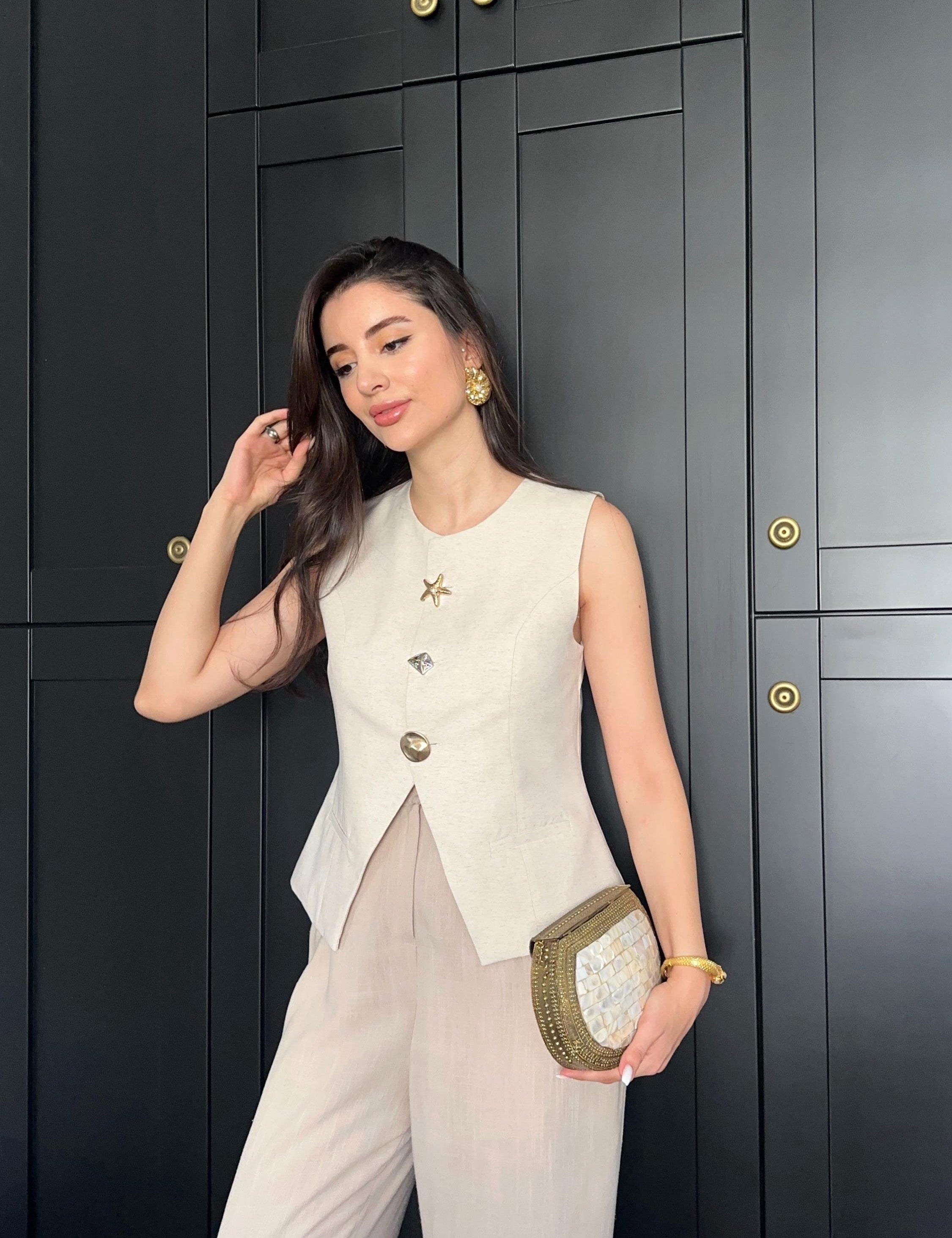 Discover our Elegant Sleeveless Blazer with Star and Gold Button Detail, designed to enhance your professional and formal wardrobe. Crafted from high-quality fabric, this tailored fit blazer adds a touch of luxury and uniqueness to any outfit. Shop now enjoy free shipping!