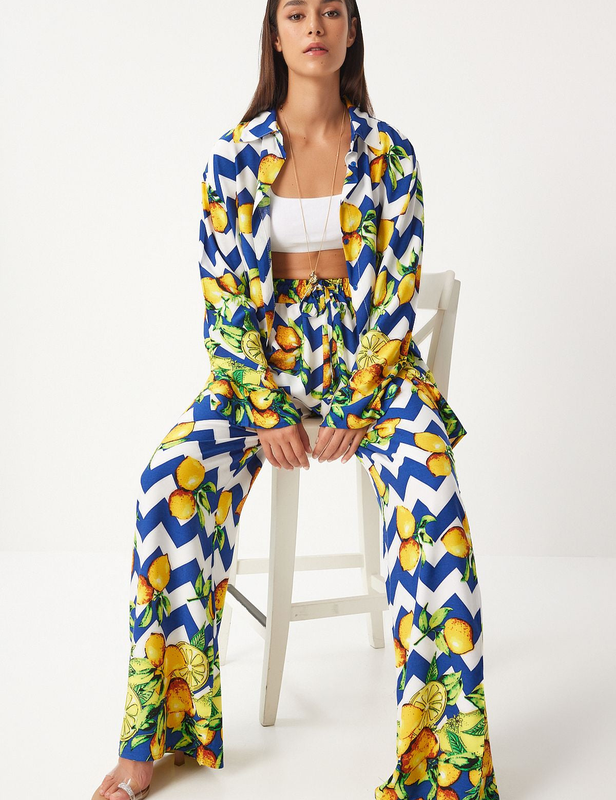  Make a bold statement with our Lemon Print Two-Piece Set. Featuring a playful lemon print on a striking chevron pattern, this vibrant and comfortable set is perfect for casual outings and summer parties. Shop now for stylish and fun fashion!
