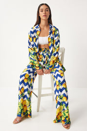  Make a bold statement with our Lemon Print Two-Piece Set. Featuring a playful lemon print on a striking chevron pattern, this vibrant and comfortable set is perfect for casual outings and summer parties. Shop now for stylish and fun fashion!
