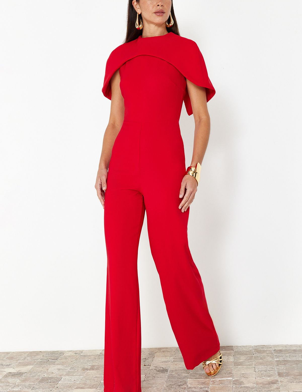 Elegant Red Cape Jumpsuit – Wide-Leg Formal One-Piece for Women

Turn heads with this red cape jumpsuit featuring a tailored fit and wide-leg trousers. Perfect for weddings, galas, and formal events. Shop now for bold elegance!